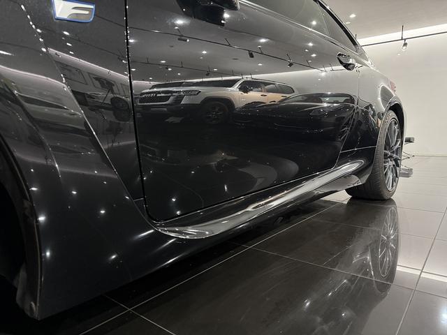 ＲＣ Ｆ カーボンエクステリアパッケージ　白革　レクサスセーフティシステムプラス　ＯＰ１９インチホイール　オレンジキャリパー　可変式リアスポイラー　カーボンインテリア　三眼ＬＥＤヘッドライト　シートヒーター／シートクーラー　ドライブレコーダー（15枚目）