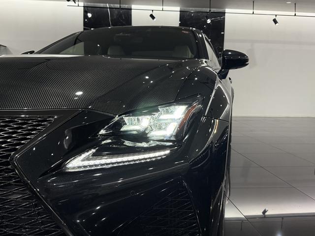 ＲＣ Ｆ カーボンエクステリアパッケージ　白革　レクサスセーフティシステムプラス　ＯＰ１９インチホイール　オレンジキャリパー　可変式リアスポイラー　カーボンインテリア　三眼ＬＥＤヘッドライト　シートヒーター／シートクーラー　ドライブレコーダー（21枚目）