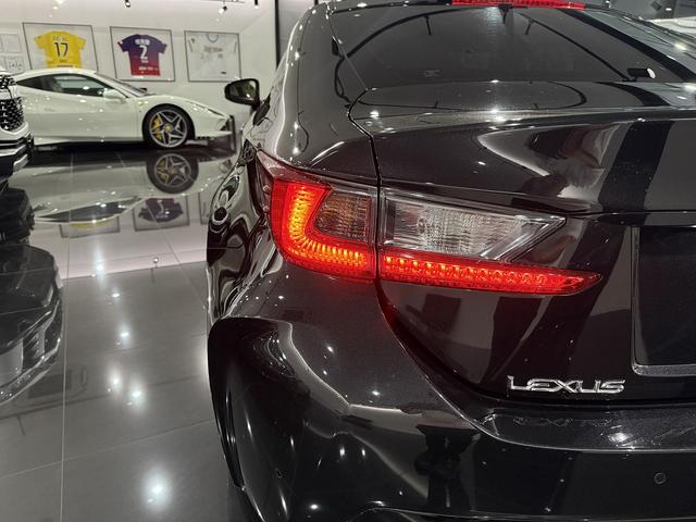 ＲＣ Ｆ カーボンエクステリアパッケージ　白革　レクサスセーフティシステムプラス　ＯＰ１９インチホイール　オレンジキャリパー　可変式リアスポイラー　カーボンインテリア　三眼ＬＥＤヘッドライト　シートヒーター／シートクーラー　ドライブレコーダー（22枚目）