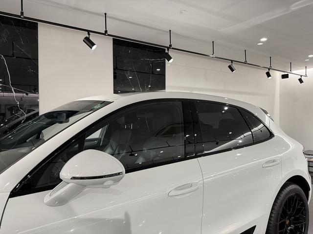 マカン マカンＧＴＳ　ポルシェセンターメンテナンス車両　ディーラー記録簿Ｈ３０／Ｒ２／３／４／６　スポクロ　パノラマサンルーフ　ブラックレザー　純正２０ＡＷ　純正フロアマット　クルーズコントロール　前後ドライブレコーダー（25枚目）