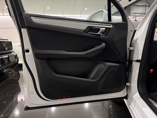 マカン マカンＧＴＳ　ポルシェセンターメンテナンス車両　ディーラー記録簿Ｈ３０／Ｒ２／３／４／６　スポクロ　パノラマサンルーフ　ブラックレザー　純正２０ＡＷ　純正フロアマット　クルーズコントロール　前後ドライブレコーダー（35枚目）