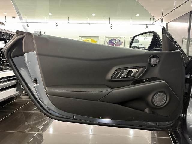スープラ ＳＺ－Ｒ　３５周年記念特別仕様車　３５台限定　１オーナー　ブラック×レッドハーフレザー　ＪＢＬ　３５周年専用鍛造ブラック１９ＡＷ　レッドキャリパー　カーボンインテリア　パドルシフト　シートヒーター　ＨＵＤ（21枚目）