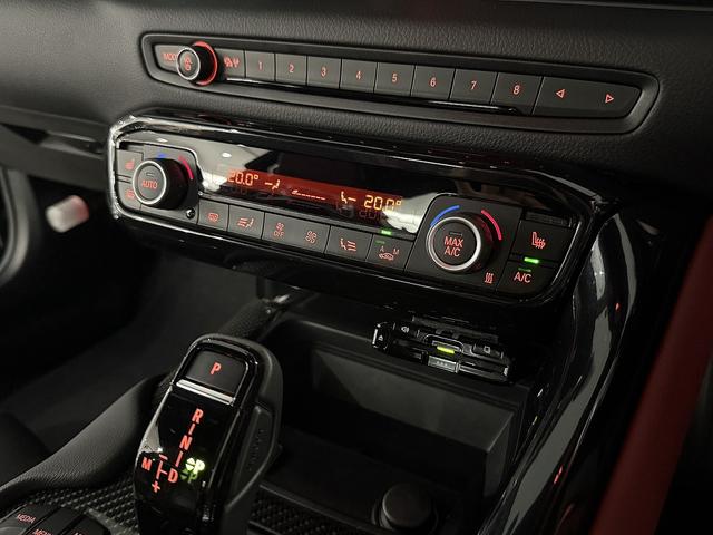 スープラ ＳＺ－Ｒ　３５周年記念特別仕様車　３５台限定　１オーナー　ブラック×レッドハーフレザー　ＪＢＬ　３５周年専用鍛造ブラック１９ＡＷ　レッドキャリパー　カーボンインテリア　パドルシフト　シートヒーター　ＨＵＤ（24枚目）