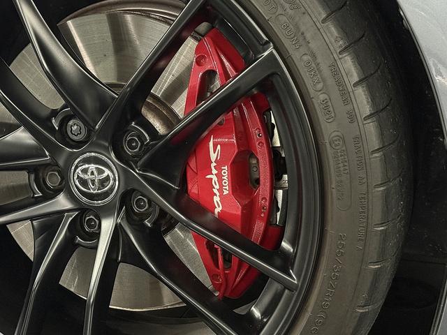 スープラ ＳＺ－Ｒ　３５周年記念特別仕様車　３５台限定　１オーナー　ブラック×レッドハーフレザー　ＪＢＬ　３５周年専用鍛造ブラック１９ＡＷ　レッドキャリパー　カーボンインテリア　パドルシフト　シートヒーター　ＨＵＤ（44枚目）