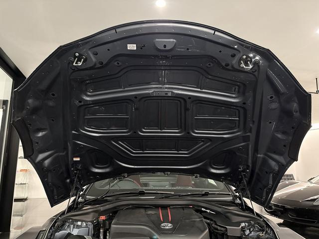 スープラ ＳＺ－Ｒ　３５周年記念特別仕様車　３５台限定　１オーナー　ブラック×レッドハーフレザー　ＪＢＬ　３５周年専用鍛造ブラック１９ＡＷ　レッドキャリパー　カーボンインテリア　パドルシフト　シートヒーター　ＨＵＤ（48枚目）
