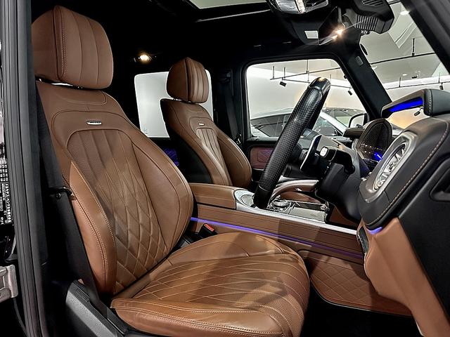 レザーエクスクルーシブパッケージ　サドルブラウンインテリア　右ハンドル　シートヒーター／クーラー　マッサージシート