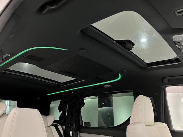 ツインサンルーフ　後席プライバシーガラス