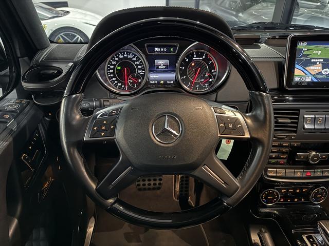 Gクラス G63 デジーノエクスクルーシブインテリアPKG 左H エアロパーツ フロントリップ/アンダーガード/リアスポイラー パナメリカーナグリル 純正21AW ブラックウィンカー 可変マフラー ハーマンカードン(10枚目)