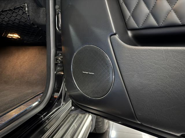 Gクラス G63 デジーノエクスクルーシブインテリアPKG 左H エアロパーツ フロントリップ/アンダーガード/リアスポイラー パナメリカーナグリル 純正21AW ブラックウィンカー 可変マフラー ハーマンカードン(27枚目)