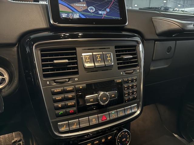 Gクラス G63 デジーノエクスクルーシブインテリアPKG 左H エアロパーツ フロントリップ/アンダーガード/リアスポイラー パナメリカーナグリル 純正21AW ブラックウィンカー 可変マフラー ハーマンカードン(29枚目)
