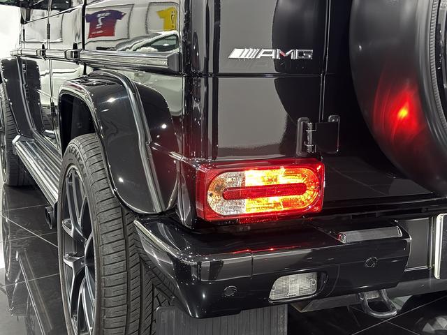 Gクラス G63 デジーノエクスクルーシブインテリアPKG 左H エアロパーツ フロントリップ/アンダーガード/リアスポイラー パナメリカーナグリル 純正21AW ブラックウィンカー 可変マフラー ハーマンカードン(50枚目)