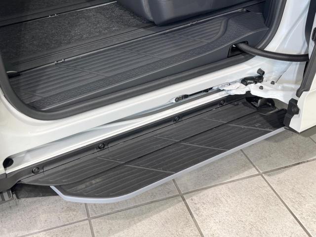 ヴォクシー ハイブリッドＳ－Ｚ　登録済未使用車　純正１０型ナビ　両側電動ドア　衝突被害軽減装置　レーダークルーズ　電動リアゲート　コーナーセンサー　レーンアシスト　１００Ｖ電源　オートハイビーム　ＬＥＤヘッド　シートヒーター　ＥＴＣ（6枚目）