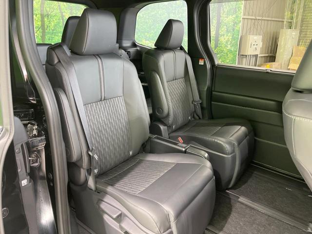 ノア ハイブリッドＳ－Ｚ　禁煙車　純正１０．５型ナビ　両側電動スライドドア　衝突軽減装置　レーダークルーズ　電動リアゲート　バックカメラ　ＥＴＣ　フルセグ　シートヒーター　レーンキープ　オートハイビーム　ＬＥＤヘッドランプ（9枚目）