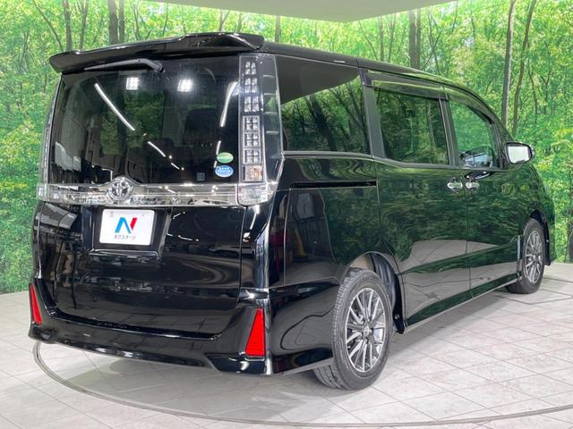 ヴォクシー ＺＳ　煌　禁煙車　純正９型ナビ　後席モニター　両側電動スライドドア　バックカメラ　Ｂｌｕｅｔｏｏｔｈ　ＥＴＣ　フルセグＴＶ　ＬＥＤヘッドランプ　スマートキー　オートライト　アイドリングストップ　ＤＶＤ再生（18枚目）