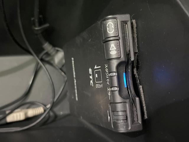 ヴェゼル ハイブリッドＺ　禁煙車　ＡＬＰＩＮＥナビ　衝突軽減装置　バックカメラ　ＥＴＣ　フルセグＴＶ　前席シートヒーター　ＬＥＤヘッドランプ　オートライト　スマートキー　クルーズコントロール　純正１７インチアルミ　横滑り防止（6枚目）