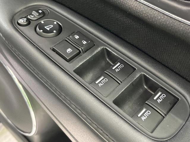 ヴェゼル ハイブリッドＺ　禁煙車　ＡＬＰＩＮＥナビ　衝突軽減装置　バックカメラ　ＥＴＣ　フルセグＴＶ　前席シートヒーター　ＬＥＤヘッドランプ　オートライト　スマートキー　クルーズコントロール　純正１７インチアルミ　横滑り防止（52枚目）