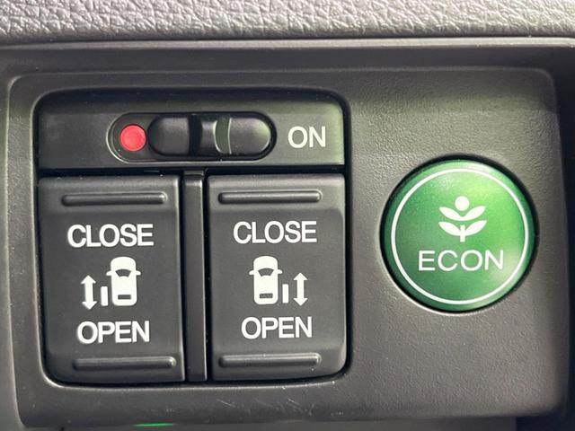 オデッセイハイブリッド ハイブリッドアブソルート・ホンダセンシング 禁煙車 純正9型ナビ フリップダウンモニター 両側電動ドア 衝突軽減装置 レーダークルーズ リアオートエアコン シートヒーター パワーシート 車線逸脱警報 ドラレコ スマートキー ETC(5枚目)