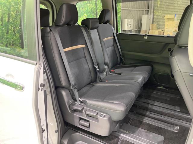 セレナ ハイウェイスターＶ　純正１２．３型ナビ　全周囲カメラ　フリップダウンモニター　プロパイロット　衝突軽減装置　両側電動ドア　リアオートエアコン　シートヒーター　デジタルインナーミラー　ステアリングヒーター　スマートキー（10枚目）