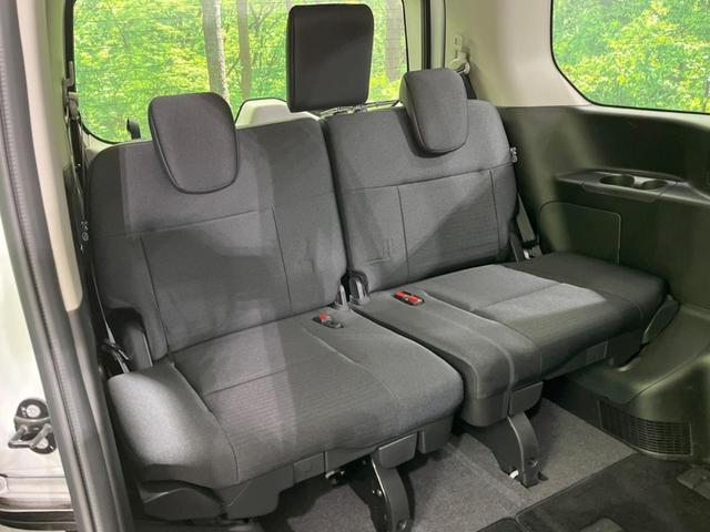 セレナ ハイウェイスターＶ　純正１２．３型ナビ　全周囲カメラ　フリップダウンモニター　プロパイロット　衝突軽減装置　両側電動ドア　リアオートエアコン　シートヒーター　デジタルインナーミラー　ステアリングヒーター　スマートキー（11枚目）