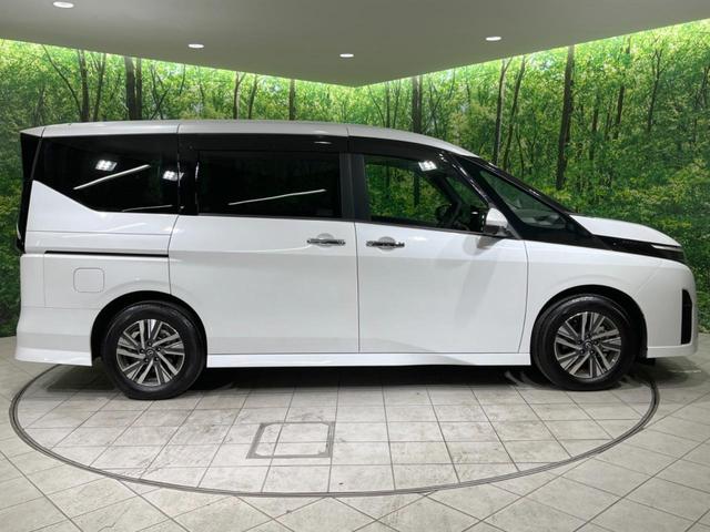 セレナ ハイウェイスターＶ　純正１２．３型ナビ　全周囲カメラ　フリップダウンモニター　プロパイロット　衝突軽減装置　両側電動ドア　リアオートエアコン　シートヒーター　デジタルインナーミラー　ステアリングヒーター　スマートキー（17枚目）