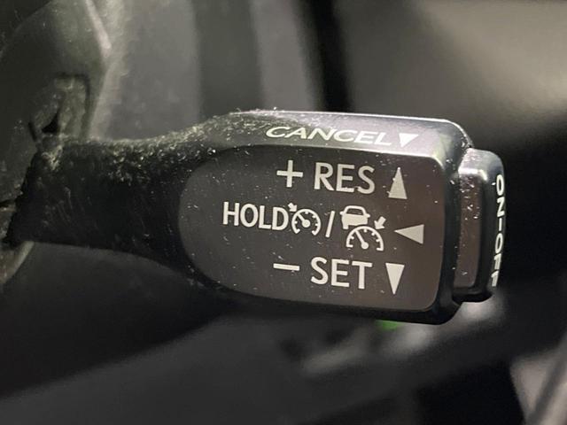 【レーダークルーズコントロール】高速道路での長距離走行が楽に!!自動で速度を保つクルーズコントロールが、衝突軽減システムと連携し、前方の車両を感知して車間を保つように速度調節してくれます!!