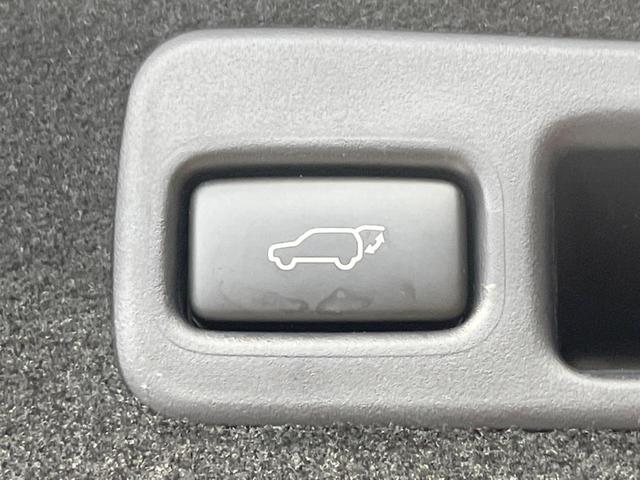 ハリアーハイブリッド プログレス　メタル　アンド　レザーパッケージ　４ＷＤ　純正９型ナビ　全周囲カメラ　ＪＢＬサウンド　衝突軽減装置　レーダークルーズ　電動リアゲート　レザーシート　デュアルエアコン　前席シートエアコン　オートハイビーム　ＥＴＣ２．０　ドラレコ　禁煙車（8枚目）