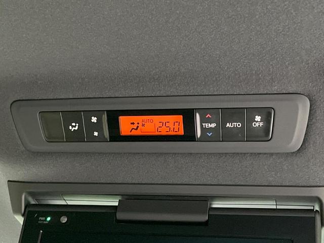 エスクァイア ハイブリッドGi プレミアムパッケージ 禁煙車 純正10型ナビ フリップダウンモニター 両側電動ドア 衝突軽減装置 シートヒーター クルコン リアオートエアコン 車線逸脱警報 バックカメラ スマートキー ETC2.0(9枚目)