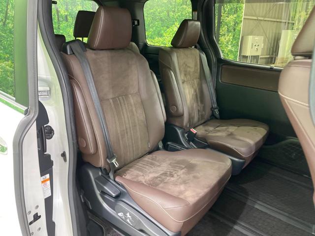 エスクァイア ハイブリッドGi プレミアムパッケージ 禁煙車 純正10型ナビ フリップダウンモニター 両側電動ドア 衝突軽減装置 シートヒーター クルコン リアオートエアコン 車線逸脱警報 バックカメラ スマートキー ETC2.0(11枚目)