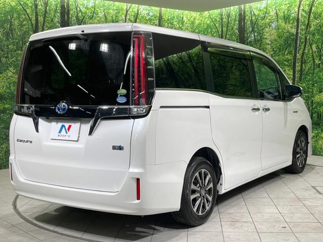 エスクァイア ハイブリッドGi プレミアムパッケージ 禁煙車 純正10型ナビ フリップダウンモニター 両側電動ドア 衝突軽減装置 シートヒーター クルコン リアオートエアコン 車線逸脱警報 バックカメラ スマートキー ETC2.0(18枚目)