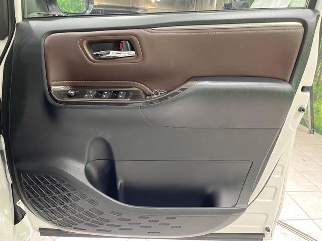 エスクァイア ハイブリッドGi プレミアムパッケージ 禁煙車 純正10型ナビ フリップダウンモニター 両側電動ドア 衝突軽減装置 シートヒーター クルコン リアオートエアコン 車線逸脱警報 バックカメラ スマートキー ETC2.0(28枚目)