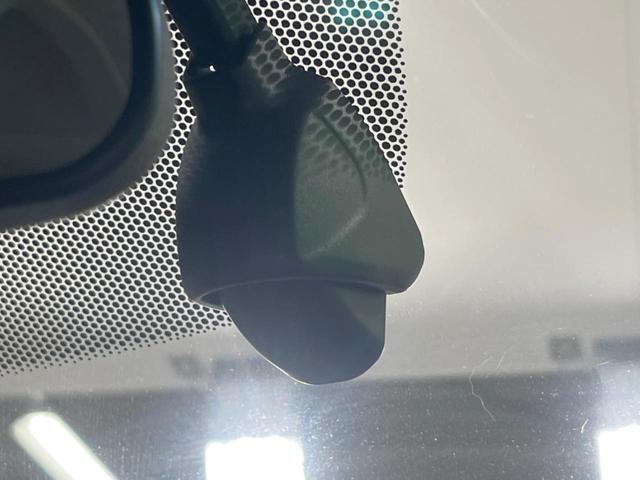 フリード+ハイブリッド ハイブリッドGブラックスタイル 両側電動スライド 純正8型ナビ バックカメラ 衝突被害軽減装置 レーダークルーズ 禁煙車 ドラレコ シートヒーター レーンアシスト LEDヘッド ETC 純正15インチアルミホイール オートライト(8枚目)