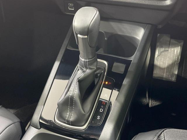 WR-V Z ブラックスタイル 禁煙車 衝突軽減装置 純正9型ナビ レーダークルーズ バックカメラ ハーフレザーシート コーナーセンサー LEDヘッド オートハイビーム 純正17インチアルミ 車線逸脱警報 ビルトインETC ドラレコ(38枚目)