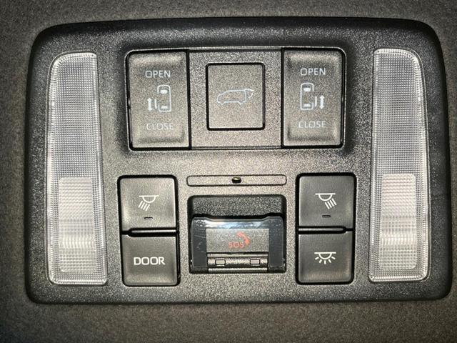 【パワーバックドア】スマートキーや運転席のボタンを押すだけでリアゲートが自動で開閉します！荷物を持っている時や、高い位置にあるバックドアを閉める際に便利な機能です♪