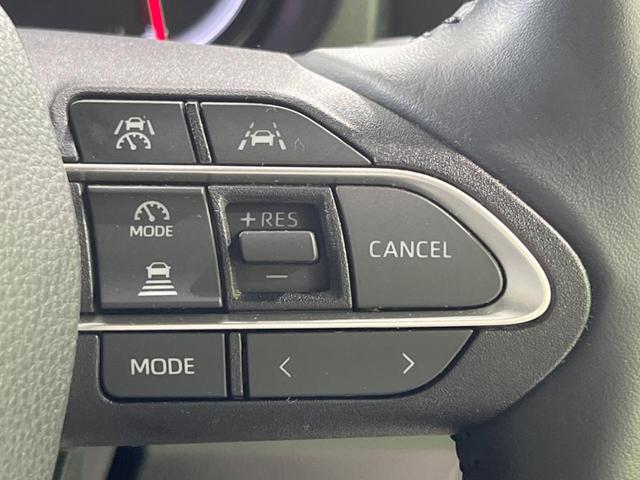 【レーダークルーズコントロール】高速道路での長距離走行が楽に！！自動で速度を保つクルーズコントロールが、衝突軽減システムと連携し、前方の車両を感知して車間を保つように速度調節してくれます！！