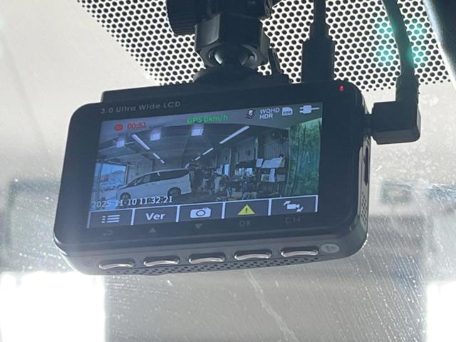 【ドライブレコーダー】安心・安全なカーライフに必須のドライブレコーダーを装備！走行中はもちろん、あおり運転や事故に遭遇した際の状況も映像で記録し、万一のリスクに備えます。