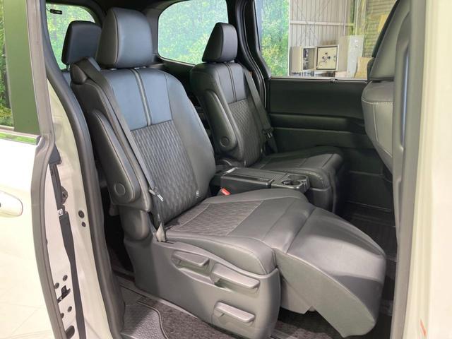 【オットマン付セカンドシート】足を延ばしてリラックスしたいときに便利なオットマン！ロングドライブや仮眠の際にもゆったり快適にお過ごしいただけます♪