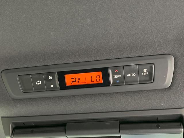 【リアオートエアコン】広い後部座席には必須の機能！風量や温度を自動で調整し前席と同様な車内環境にしてくれるリアオートエアコンを装備。夏の暑さも冬の寒さもストレスなく快適にお過ごしいただけます♪