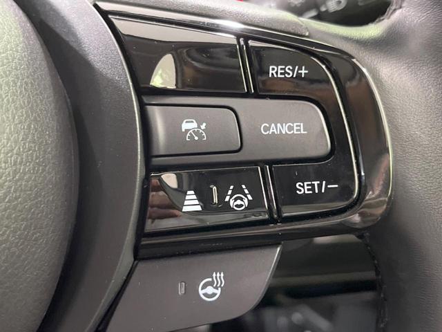 ヴェゼル ｅ：ＨＥＶ　Ｚ　禁煙車　ＳＤナビ　衝突軽減　レーダークルーズ　パワーバックドア　バックカメラ　Ｂｌｕｅｔｏｏｔｈ　ＥＴＣ２．０　ＬＥＤヘッドランプ＆フォグ　オートハイビーム　前席シートヒーター　ステアリングヒーター（6枚目）