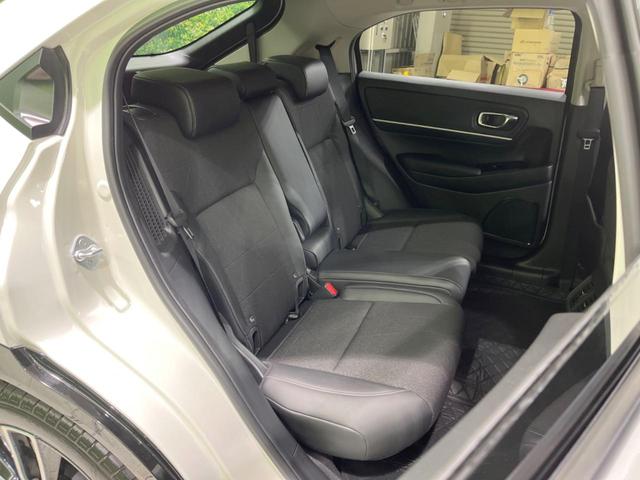 ヴェゼル ｅ：ＨＥＶ　Ｚ　禁煙車　ＳＤナビ　衝突軽減　レーダークルーズ　パワーバックドア　バックカメラ　Ｂｌｕｅｔｏｏｔｈ　ＥＴＣ２．０　ＬＥＤヘッドランプ＆フォグ　オートハイビーム　前席シートヒーター　ステアリングヒーター（9枚目）