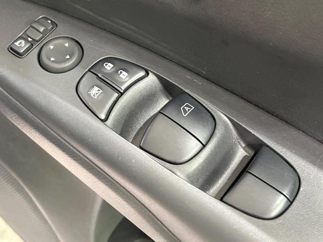 セレナ ｅ－パワー　ハイウェイスターＶ　禁煙車　純正１０型ナビ　後席モニター　全周囲カメラ　両側電動ドア　プロパイロット　ブラインドスポットモニター　デジタルインナーミラー　レーンアシスト　オートライト＆ＬＥＤヘッド　スマートキー　ＥＴＣ（30枚目）