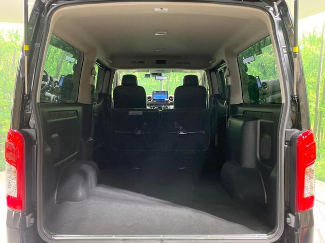 キャラバン ロング５０ｔｈアニバーサリー　１１型ＢＩＧ－Ｘ　電動スライドドア　全周囲カメラ　衝突軽減装置　禁煙車　デジタルインナーミラー　コーナーセンサー　ＬＥＤヘッド　オートハイビーム　純正１６インチアルミ　車線逸脱警報　ＥＴＣ　ドラレコ（10枚目）