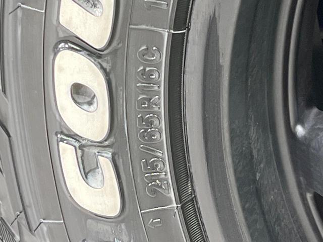 キャラバン ロング５０ｔｈアニバーサリー　１１型ＢＩＧ－Ｘ　電動スライドドア　全周囲カメラ　衝突軽減装置　禁煙車　デジタルインナーミラー　コーナーセンサー　ＬＥＤヘッド　オートハイビーム　純正１６インチアルミ　車線逸脱警報　ＥＴＣ　ドラレコ（30枚目）