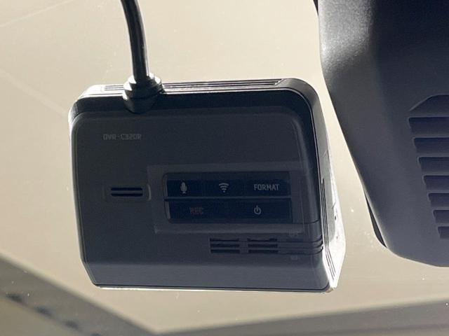 キャラバン ロング５０ｔｈアニバーサリー　１１型ＢＩＧ－Ｘ　電動スライドドア　全周囲カメラ　衝突軽減装置　禁煙車　デジタルインナーミラー　コーナーセンサー　ＬＥＤヘッド　オートハイビーム　純正１６インチアルミ　車線逸脱警報　ＥＴＣ　ドラレコ（50枚目）