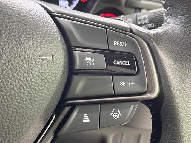 ＷＲ－Ｖ Ｚ　バックカメラ　衝突軽減装置　アダプティブクルーズ　禁煙車　ドラレコ　コーナーセンサー　スマートキー　ＬＥＤヘッド　ビルトインＥＴＣ　純正１７インチアルミ　オートハイビーム　車線逸脱警報　革巻きハンドル（6枚目）