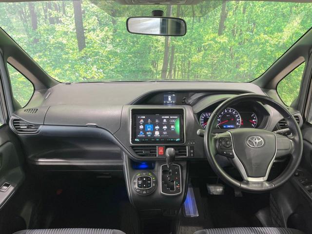 ヴォクシー ＺＳ　禁煙車　９型ＳＤナビ　両側電動ドア　バックカメラ　寒冷地仕様　スマートキー　ＥＴＣ　オートライト　ＬＥＤヘッド　デュアルエアコン　リアオートエアコン　Ｂｌｕｅｔｏｏｔｈ　１７インチアルミ（2枚目）