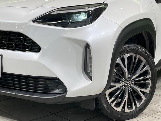 ヤリスクロス ハイブリッドＺ　禁煙車　純正８型ディスプレイオーディオ　全周囲カメラ　衝突軽減装置　レーダークルーズ　ブラインドスポットモニター　シートヒーター　ＬＥＤヘッド　電動リアゲート　純正１８インチアルミ　ＥＴＣ　スマートキ（12枚目）