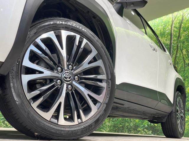 ヤリスクロス ハイブリッドＺ　禁煙車　純正８型ディスプレイオーディオ　全周囲カメラ　衝突軽減装置　レーダークルーズ　ブラインドスポットモニター　シートヒーター　ＬＥＤヘッド　電動リアゲート　純正１８インチアルミ　ＥＴＣ　スマートキ（13枚目）