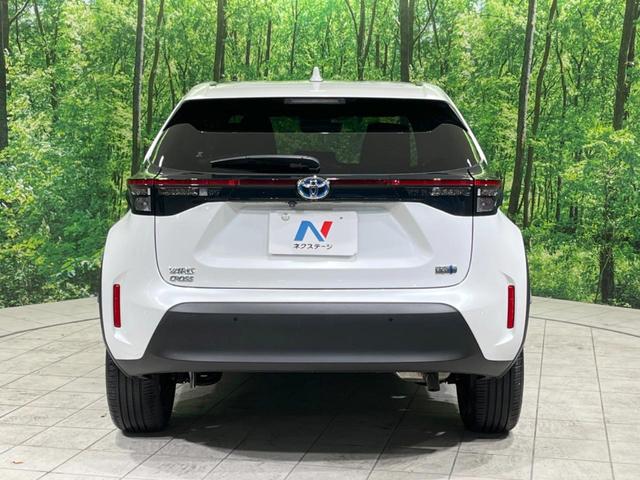 ヤリスクロス ハイブリッドＺ　禁煙車　純正８型ディスプレイオーディオ　全周囲カメラ　衝突軽減装置　レーダークルーズ　ブラインドスポットモニター　シートヒーター　ＬＥＤヘッド　電動リアゲート　純正１８インチアルミ　ＥＴＣ　スマートキ（16枚目）