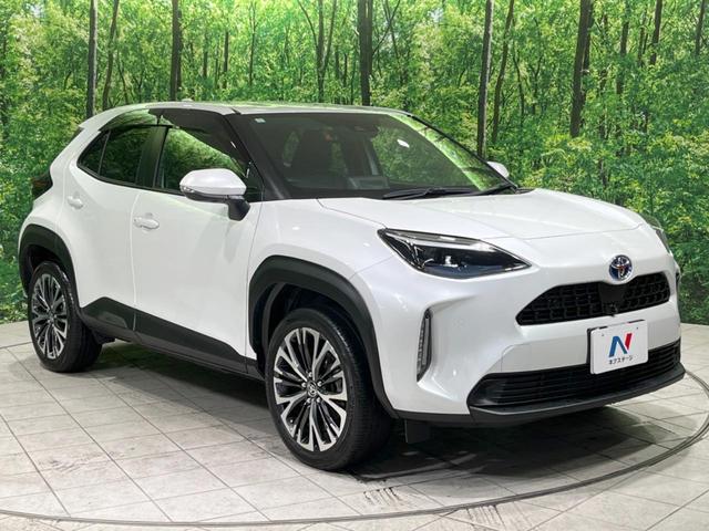 ヤリスクロス ハイブリッドＺ　禁煙車　純正８型ディスプレイオーディオ　全周囲カメラ　衝突軽減装置　レーダークルーズ　ブラインドスポットモニター　シートヒーター　ＬＥＤヘッド　電動リアゲート　純正１８インチアルミ　ＥＴＣ　スマートキ（17枚目）