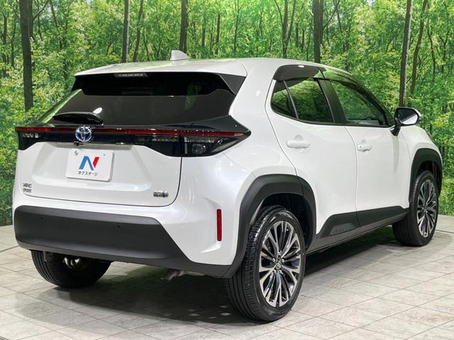 ヤリスクロス ハイブリッドＺ　禁煙車　純正８型ディスプレイオーディオ　全周囲カメラ　衝突軽減装置　レーダークルーズ　ブラインドスポットモニター　シートヒーター　ＬＥＤヘッド　電動リアゲート　純正１８インチアルミ　ＥＴＣ　スマートキ（18枚目）